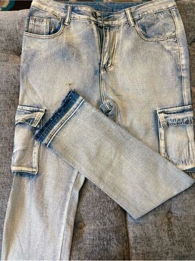 Light Wash Men’s Cargo Jeans